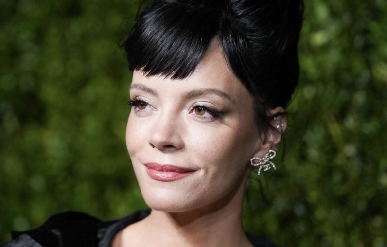 MrMarkHenley's tweet image. Lily Allen has revealed how she found a lump in her chest following breast augmentation surgery earlier this year metro.co.uk/2025/10/22/lil… #cosmeticsurgery #breastsurgery @MetroUK