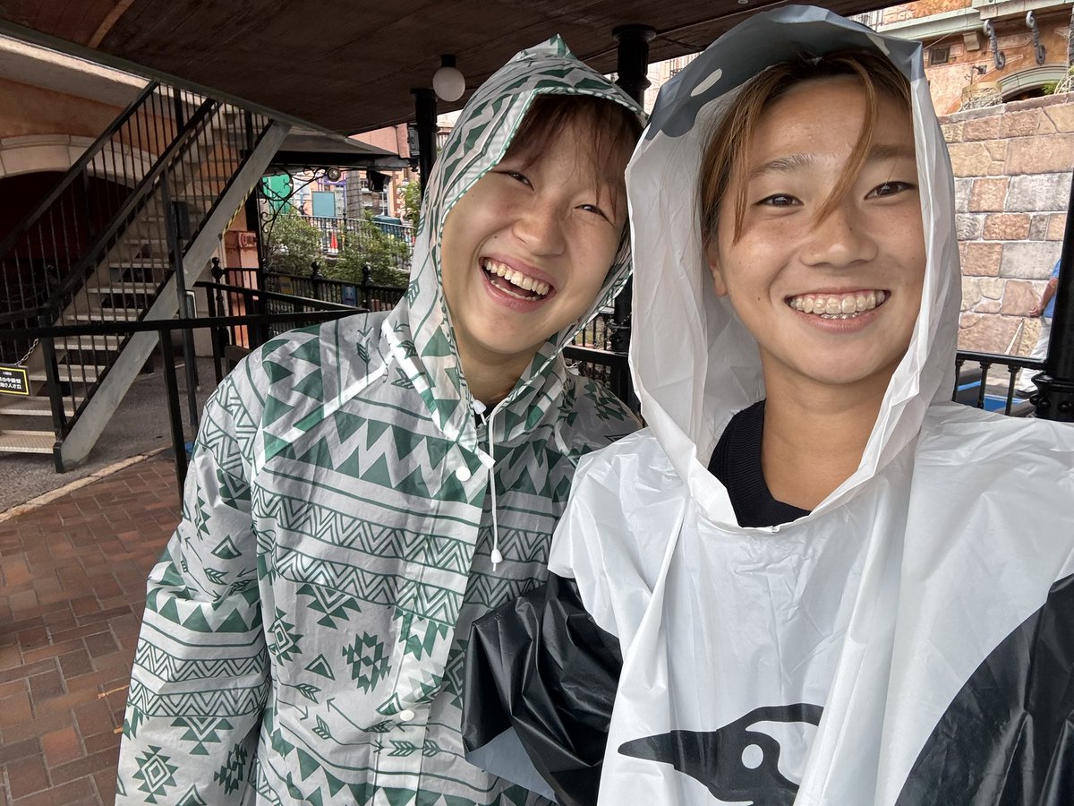 今日はオフを満喫した時の写真②

アトラクション乗る前
2人とも緊張しすぎてずっと笑ってたね

水に濡れないようにポンチョ持ってきてくれてありがとう🫶

#うりぼう写真展