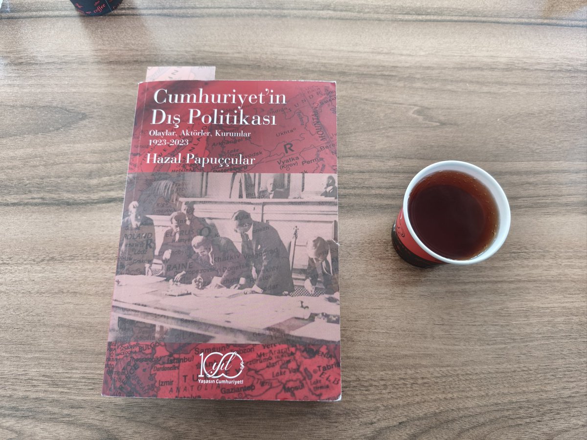 Nöbetlerin vazgeçilmezi biraz Türk Dış Politikası okumak. Bugünkü kitabımız;

Hazal Papuççular | Cumhuriyet'in Dış Politikası. <a href="/papuccular/">Hazal Papuççular</a>