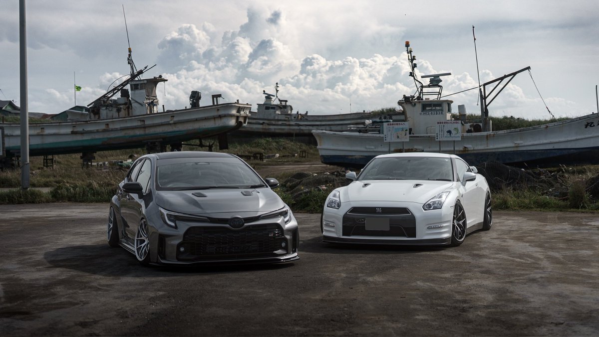 tCVAMnI8hHMzTYc's tweet image. ビシキマな2台
背景の世紀末感よ🤣