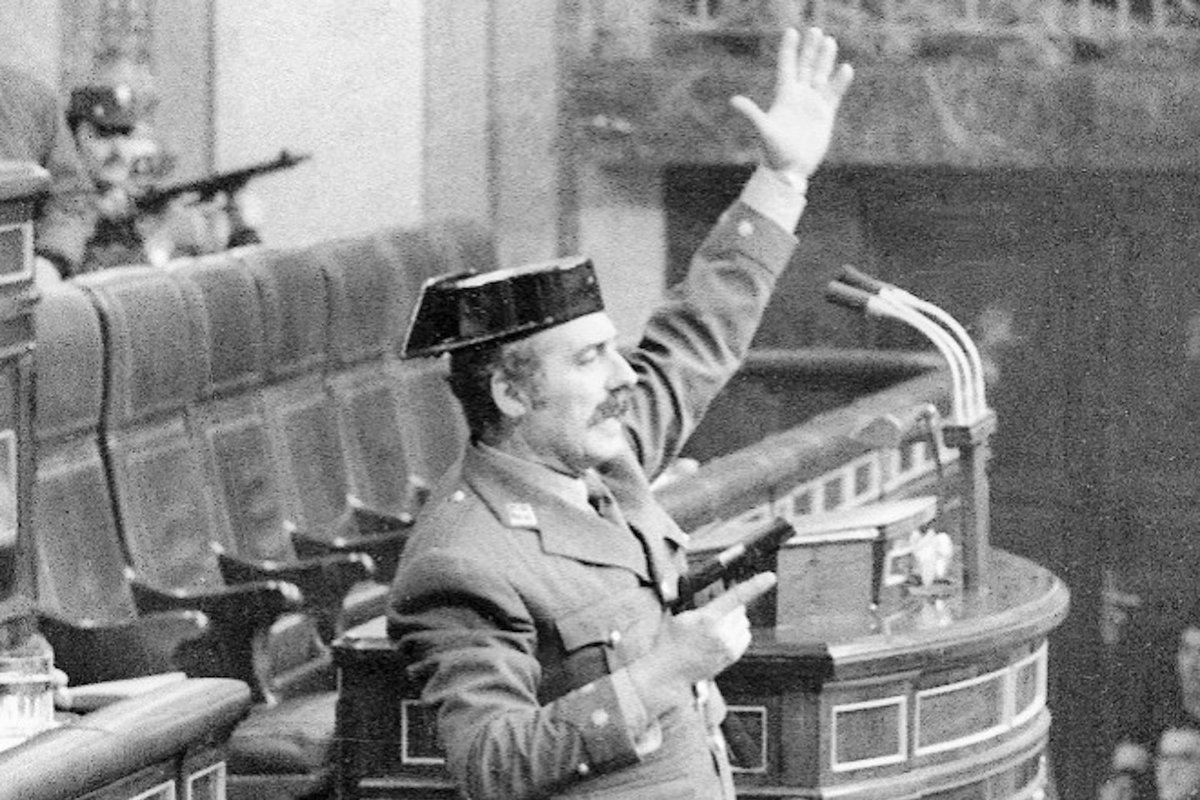 Ha muerto Antonio Tejero, cabeza visible del golpe de Estado en España en 1981 el 23-F.

En un país avanzado, habría terminado sus días en prisión. Pero, a pesar de tener una condena de 30 años de prisión, apenas cumplió 10 de ellos.

¿Agradecimiento por los servicios prestados?