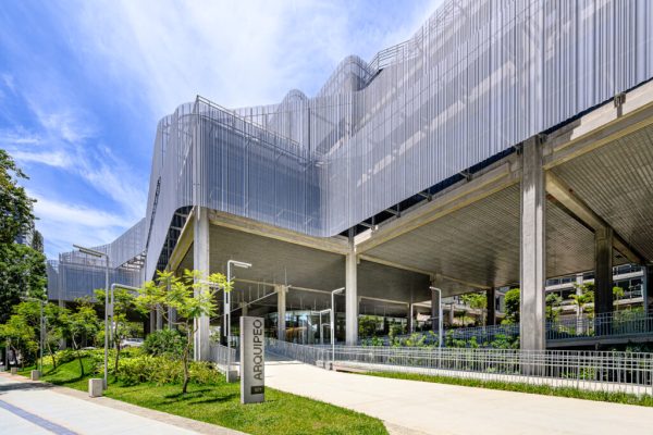 MERCADO
ARQUIPEO DESTACA-SE PELA EFICIÊNCIA ENERGÉTICA E QUALIDADE DO AMBIENTE 
 
Empreendimento que atende Grupo WPP possui certificações LeedGold e Fitwel
 
 engenhariaearquitetura.com.br/2025/10/arquip… 
 
 #Arquipeo , Best Clima , #PrêmioDestaquesdoano SMACNA Brasil