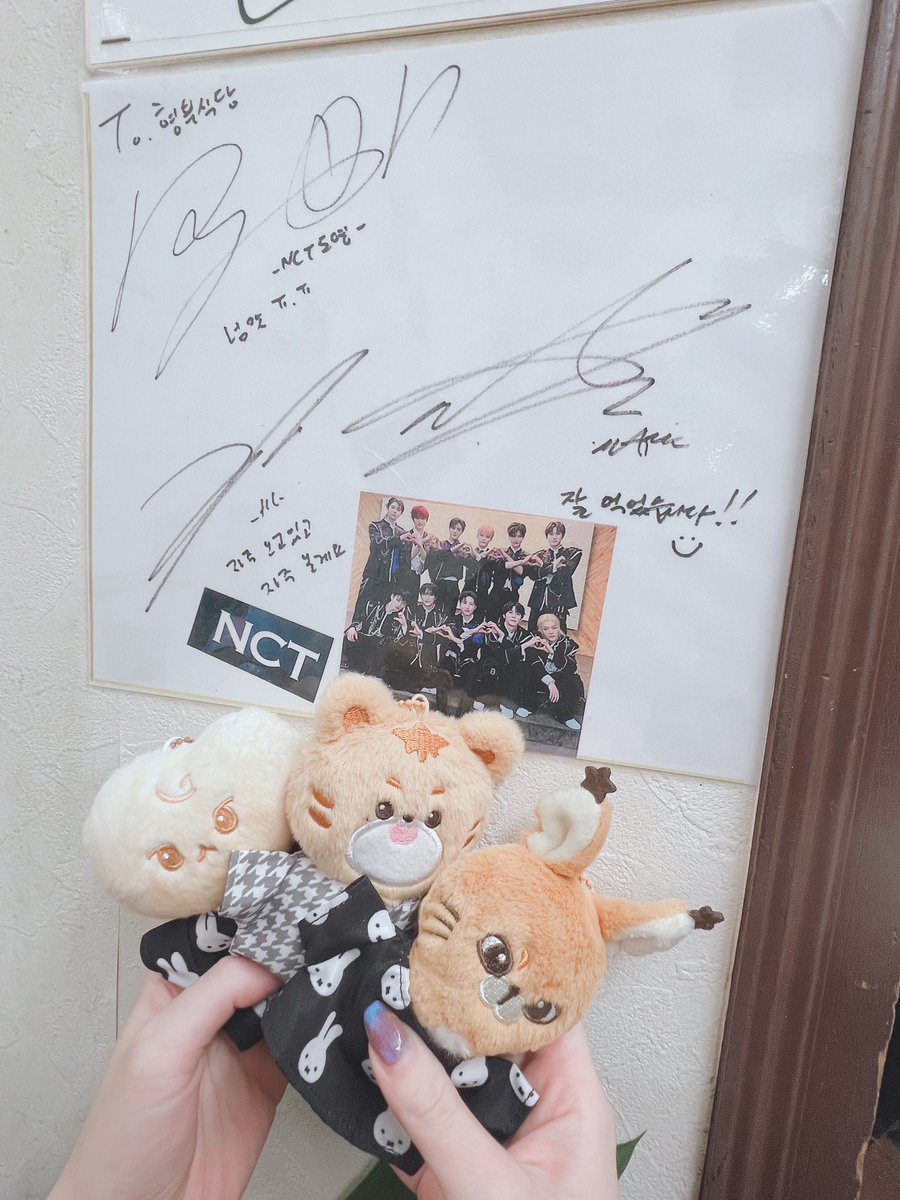 ちるちゃんと兄夫食堂🐱🐯🐰
ご飯もおいしかったし、ばっちりマークドヨンヘチャンのサインも撮れて大満足♥️
聖地また一緒に行けて嬉しい！
(とりあえず未来はわからないけど今はとことんオタクしようね)