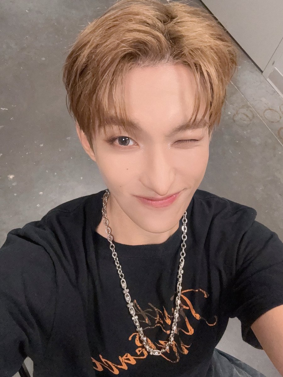 BKANKPAO's tweet photo. 웃음 스티커
#도겸 https://t.co/qi9exx5gLA