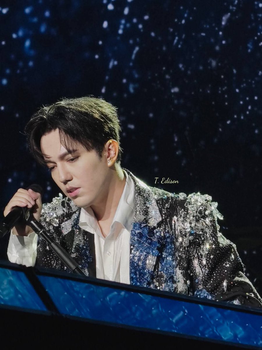 <a href="/Francesco386122/">Francesco 🇮🇹</a> The admiration for #Dimash comes not only from his extraordinary voice, but from something deeper: the perfection, sensitivity, and universality he brings to the stage 
He awakens in us a pure, free feeling.

Dimash conquista el mundo

CONCIERTO DIMASH EN BARCELONA