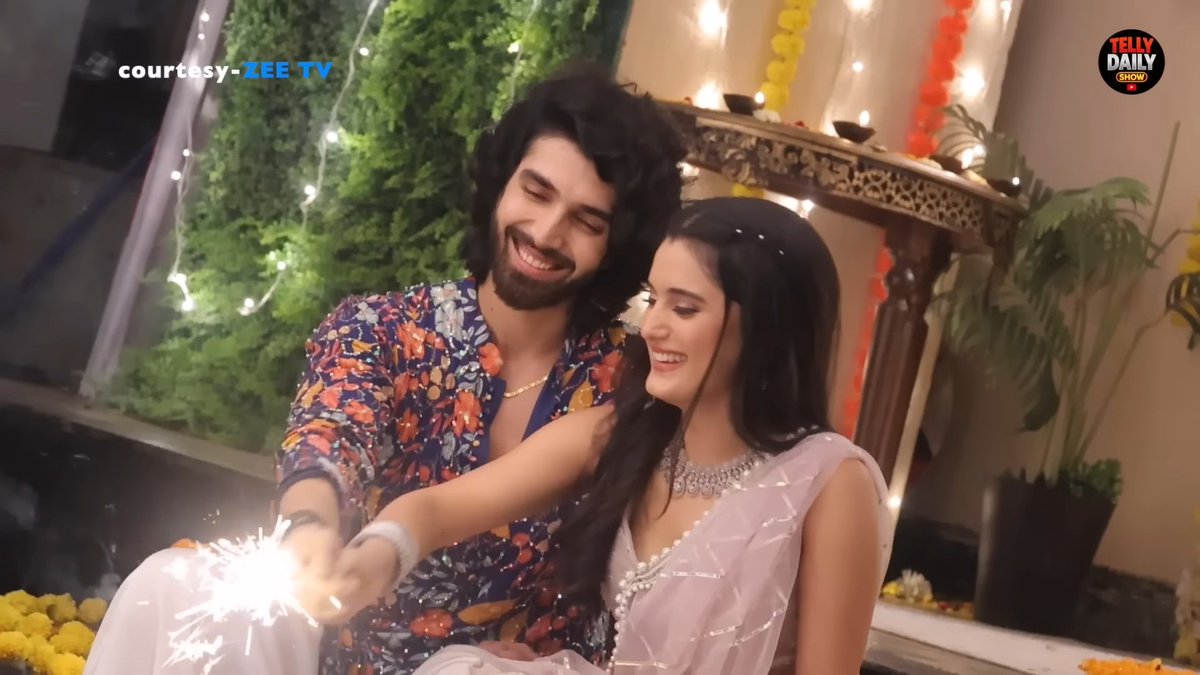 anandhivenkat4's tweet image. Our beautiful and happy Rageet🎇🥹💕
#BharatAhlawat #AyushiKhurana
#AyuRat #RaghavSuryavanshi
#ReetSuryavanshi #Rageet 
#JaaneAnjaaneHumMile #JAHM