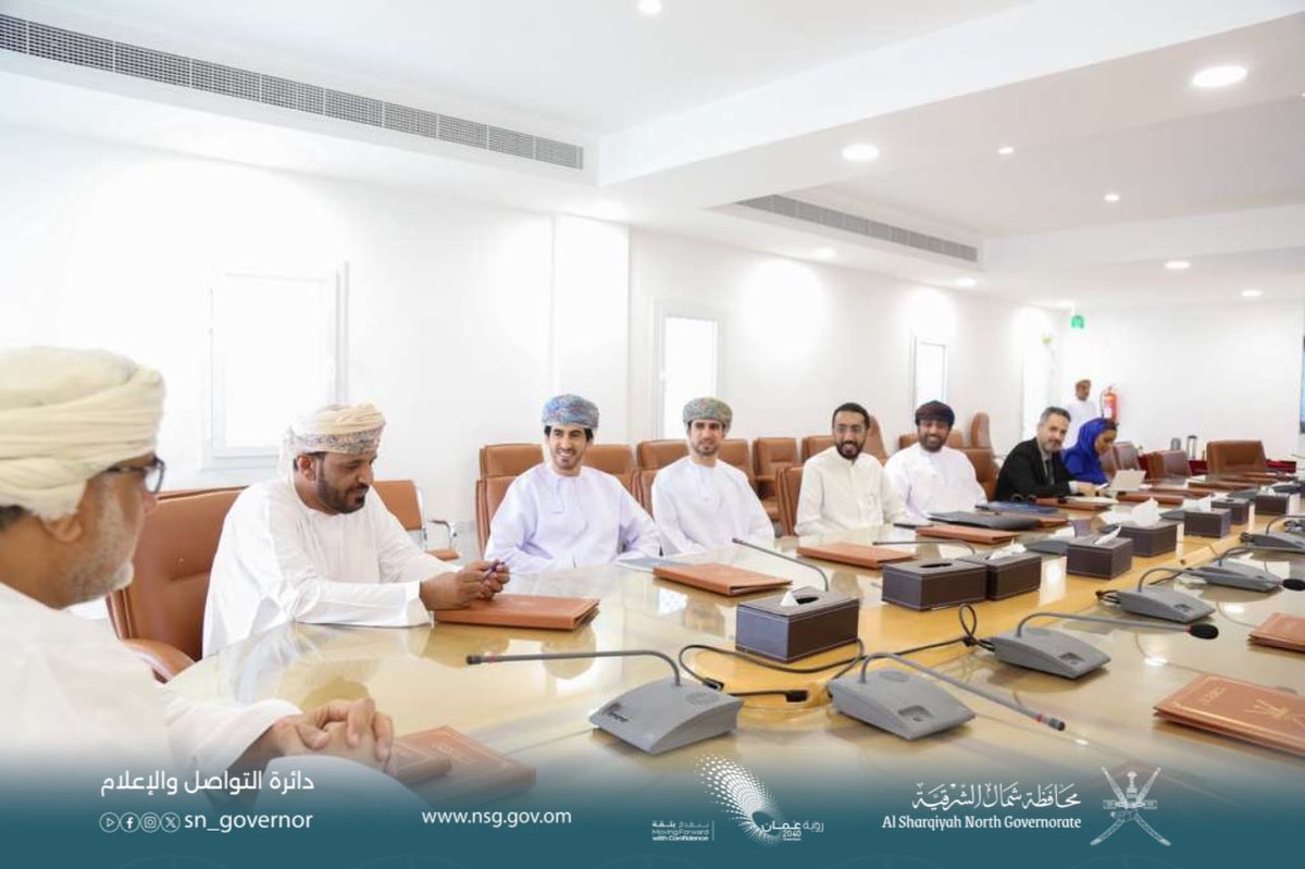 SN_Governor's tweet photo. التقى سعادة محافظ #شمال_الشرقية وأصحاب السعادة الولاة بفريق #جائزة_الابتكار_المعماري لتطوير مداخل ولايات المحافظة، بمشاركة عددٍ من شركات التطوير العقاري: 
النماء، والدهام، والأفق، ومرمول، وميدان المشرف.
جاء اللقاء لاستعراض مشاريع الجائزة والفرص الاستثمارية بالمحافظة. https://t.co/Gx3FCsx8pr