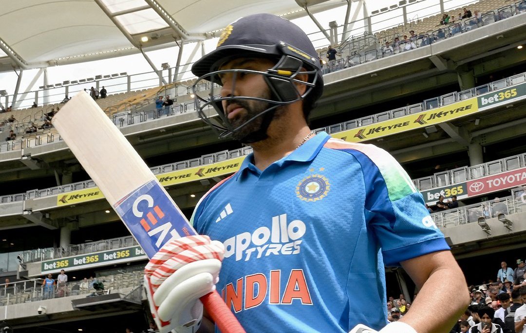 SPORTYVISHAL's tweet image. 🚨 Batting avg of India&apos;s top 6 at away ODIs in the last 2 yrs -

• Rohit Sharma - 47.60 [107 SR]
• Shubman Gill - 15.20 [63 SR]
• Virat Kohli        - 11.60 [71 SR]
• Shreyas Iyer    - 27.00 [87 SR]
• Axar Patel        - 23.14 [76 SR]
• KL Rahul           - 26.16 [82 SR]