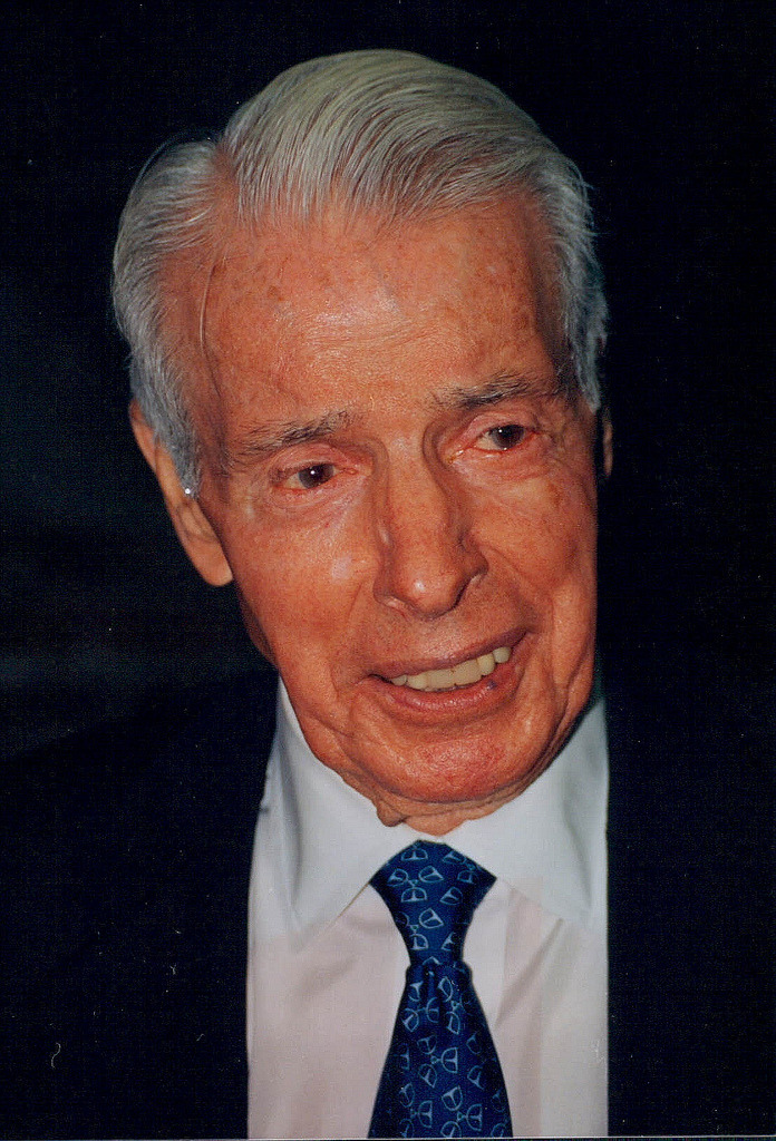 At the age of 74, Joe DiMaggio was sitting with the American League president and ex-teammate Dr. Bobby Brown at Candlestick Park when the 1989 San Francisco earthquake hit. DiMaggio was next spotted seeking aid at a Red Cross shelter, holding garbage bags in his hands.
”My home