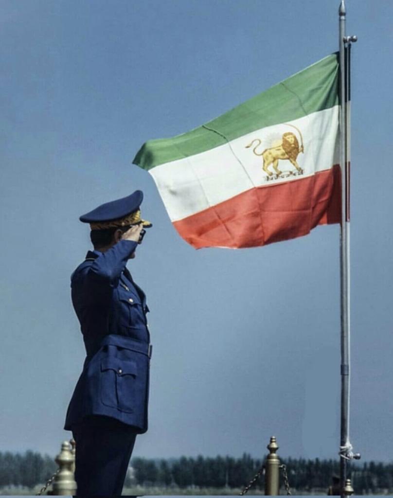 MaymoonMast's tweet image. مرد، تو تنهایی چه کشیدی از دست این فرقه. 
#جاویدشاه