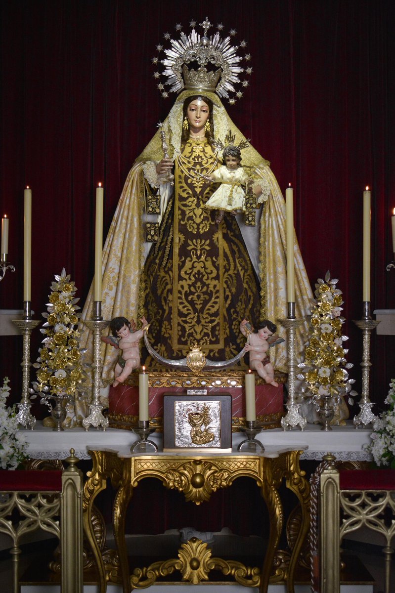 Carmen_SLeandro's tweet image. Desde la pasada semana y por un periodo de tiempo, la Santísima Virgen recibirá culto diario en la capilla del Sagrario de nuestra parroquia. 

Además, se recupera una estampa histórica, ya que durante muchos años, la Virgen del Carmen recibió culto en el Sagrario.