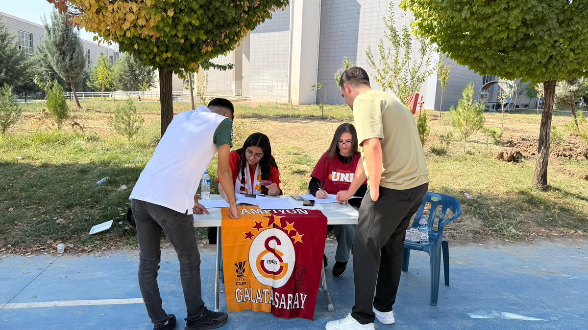 LORD OF THE CAMPUSES!!

Standımızı yemekhane ve eğitim fakültesinde açtık aramıza katılmak isteyen arkadaşları bekliyoruz.

SOKAKTA KAMPÜSTE BİZ HERYERDEYİZ!

#ultrAslanUNI
#uAUNISiirt
