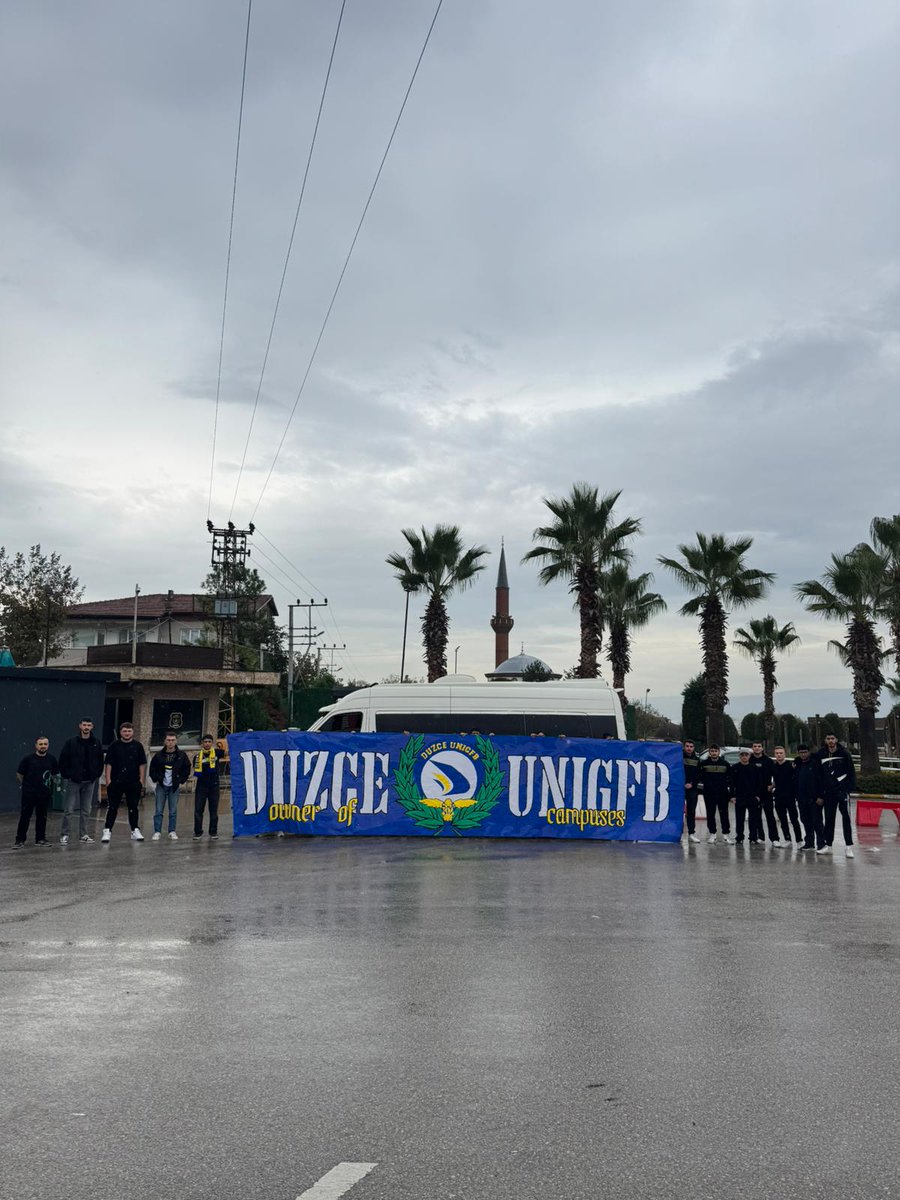 Duzce_UNIGFB's tweet photo. CANLAR VAR VERİLMEYE FENERBAHÇE'YE! 

Fenerbahçemizi Stuttgart karşısında yalnız bırakmamak için Kadıköy yolundayız. 

#UNIGFB #DUZCEUNIGFB https://t.co/8uLMtXmTQs