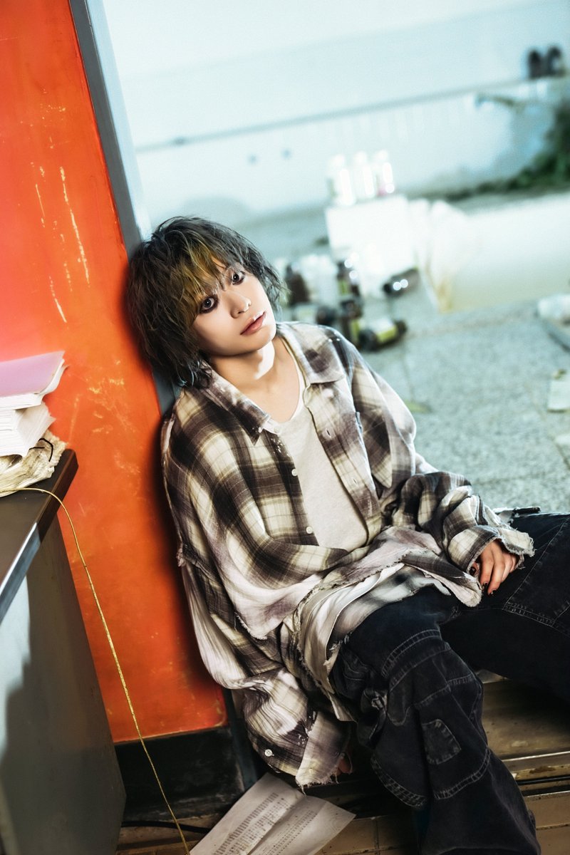 lei_staff's tweet photo. ✦・┈┈┈┈┈┈┈┈・✦
　　Crisis Off Shot
✦・┈┈┈┈┈┈┈┈・✦

"これは出来の悪い著者の小説？"

零×YAMASHO / Crisis Music Video
🔗https://t.co/n1cjNhqRtT

Download & Streaming
🔗https://t.co/Oq7qkVVmeG

@sncrmpg_kk 
@yamachiho1006 
@therampagefext 
#Crisis #零 #LEI #YAMASHO