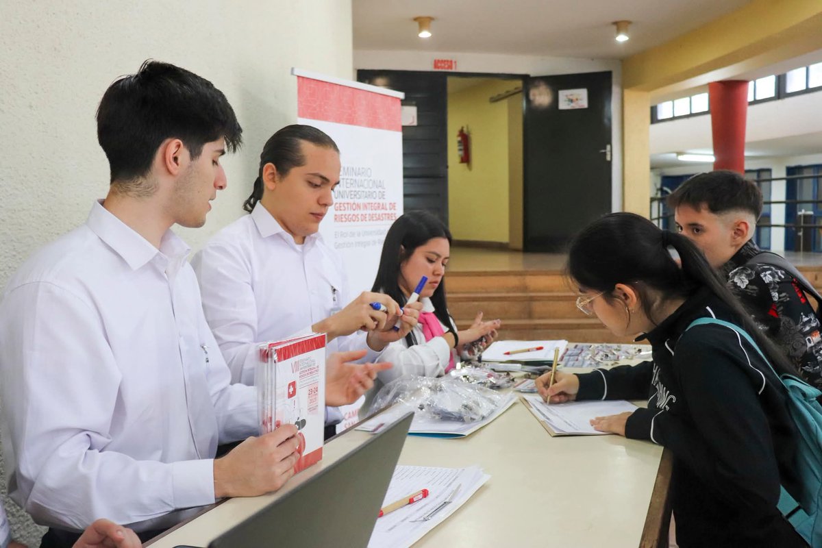 una_py's tweet image. Iniciamos el VIII Seminario Internacional Universitario de Gestión Integral del Riesgo de Desastres ⚠️🚨🌱
✅ Hoy, 23 de octubre, en el Centro de Convenciones de la UNA
¡Te invitamos a seguir todas las ponencias y debates! 🔴 TRANSMISIÓN EN VIVO | YouTube: youtube.com/c/UniversidadN…