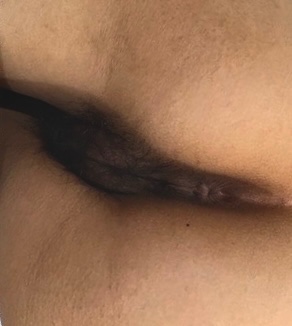 อะไรอ่ะ  ทำไมอ๊วกเต็มที่นอน กลับมาอาบน้ำยังเนี่ย แม่ผมขอโทษนะครับ