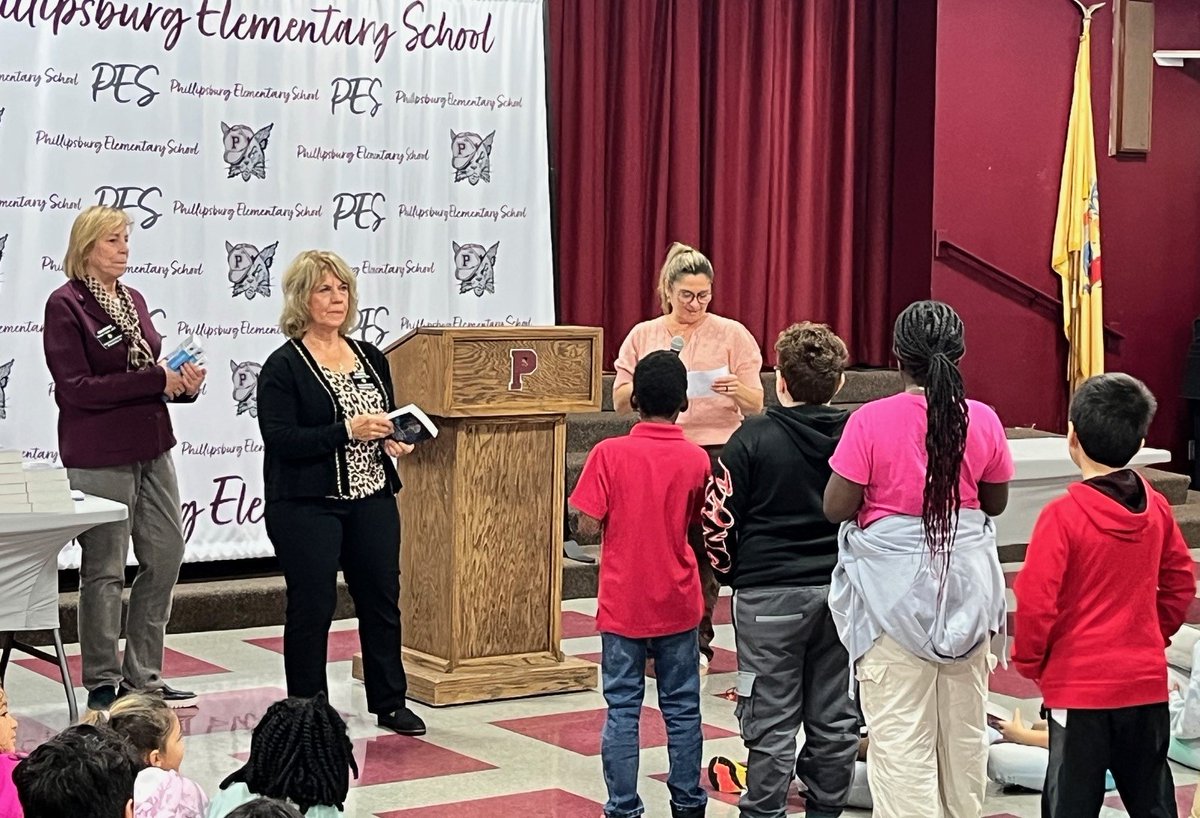 Huge shoutout to our Rotary Club members for presenting dictionaries to all our third graders! 📖 We appreciate your continued support of our students and community.