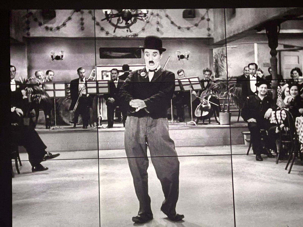 AuditorsCENSORS's tweet image. 🎬 La Comissió de Sèniors del Col•legi engega el Primer Cicle de Cinefòrum!
Ahir vam gaudir de “Tiempos Modernos”, reflexionant amb humor sobre la modernitat i els canvis socials del segle XX.

Un espai per compartir experiències, enfortir vincles i mantenir viu el diàleg.📽🤝✨