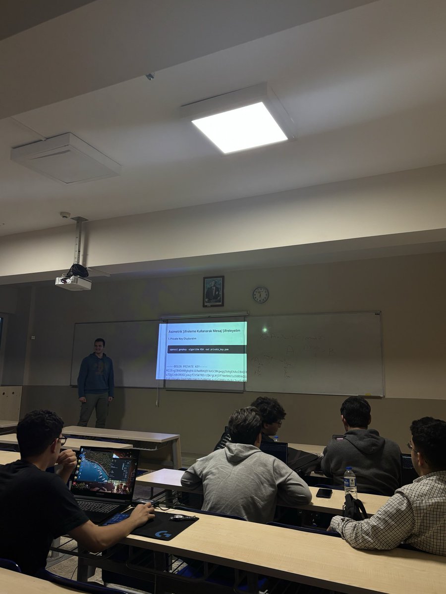 Linux ve siber güvenlik eğitimimizi tamamladık! Katılım gösteren tüm arkadaşlarımıza teşekkür ederiz.
Yeni eğitimlerde görüşmek üzere! 🚀