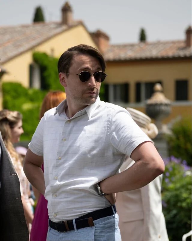 VCs standing up during board meeting..

What they                             What they
think they                 vs.       actually 
look like                                 look like