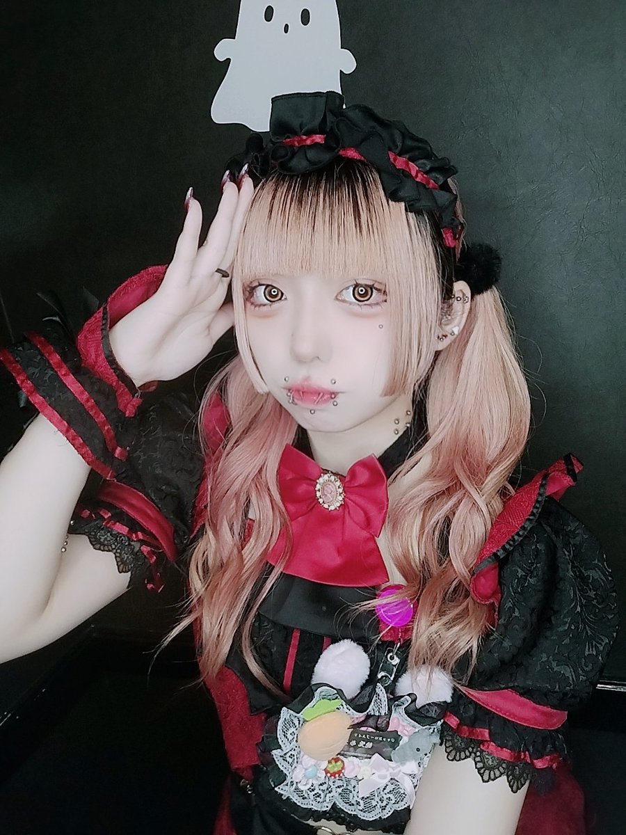 #でぃすとぴあ いん🐰❤

皆は今年のハロウィンは仮装する〜？🎃🦇🕸
あうも仮装してハロウィンパーティーしたい…。
どんな仮装が似合いそうか教えて欲しいな|´-`)ﾁﾗｯ

本日もらすとまで待ってるよ✨🏰