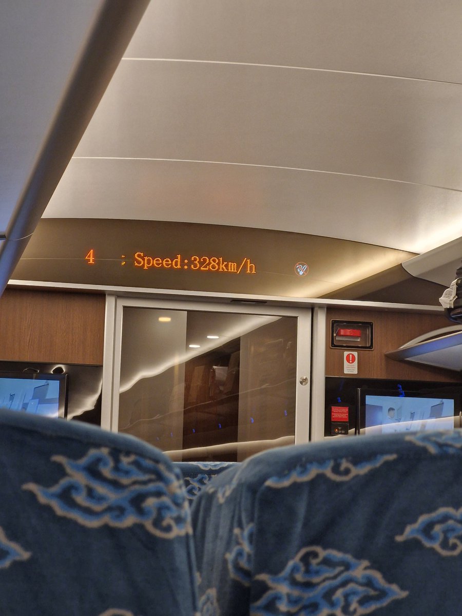 Whoosh harus selamat