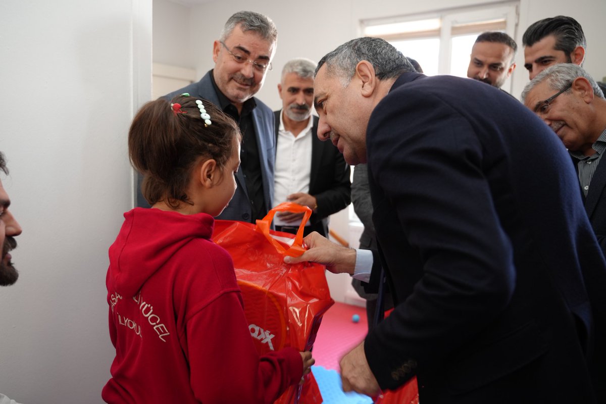 AK_PartiVan's tweet photo. Atlas Rehabilitasyon Merkezi Ziyareti

İl Başkanımız Abdulahat Arvas ve il yönetimimizle birlikte, serebral palsili çocuklarımızı ziyaret ettik.
Minik yüreklerimizin gülüşü, bizlere umudun ve sevginin ne kadar güçlü olduğunu bir kez daha hatırlattı. 
Bu özel evlatlarımızın hayatına dokunan tüm emekçi sağlık ve eğitim kadrosuna gönülden teşekkür ediyoruz.

Birlikte her şey çok daha güzel
@akparti
@abuyukgumus 
@MustafaAlkayis 
@merdogan02