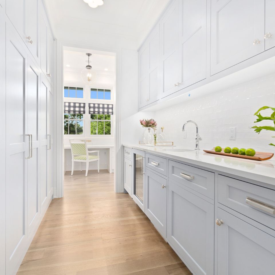 HMRemodeling_'s tweet photo. π½οΈ Maximize your kitchen space with a custom pantry built for style & function! From pull-outs to walk-ins, our South Bend experts design storage that fits your lifestyle. π Call today! #CustomPantry #KitchenOrganization #HMRemodeling https://t.co/W8GsDDddc1