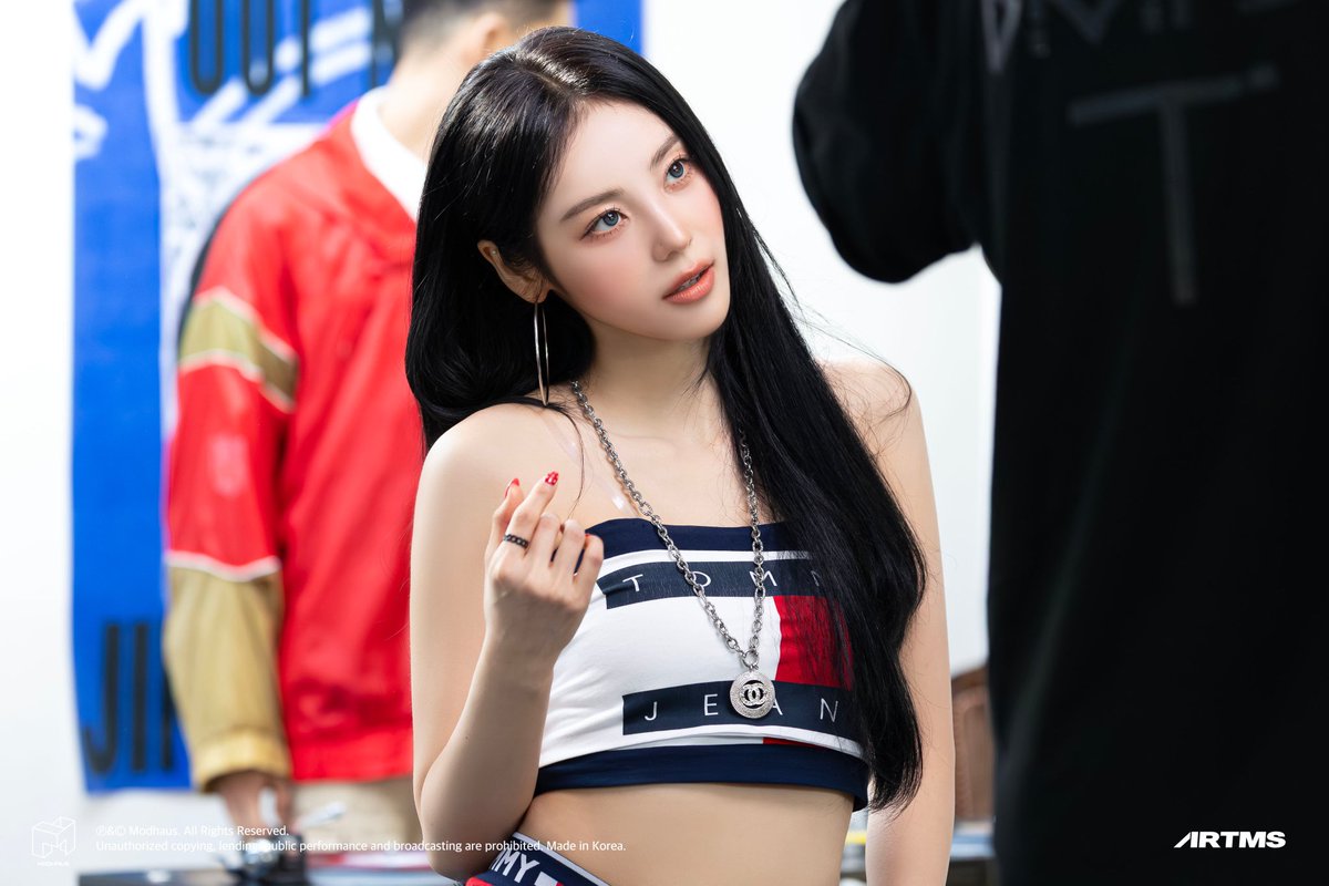 saljahaa8's tweet photo. <Ring of Chaos> PHOTO BEHIND ! 📸

#아르테미스 #진솔 #ARTMS #Jinsoul https://t.co/TXgtkauYKa