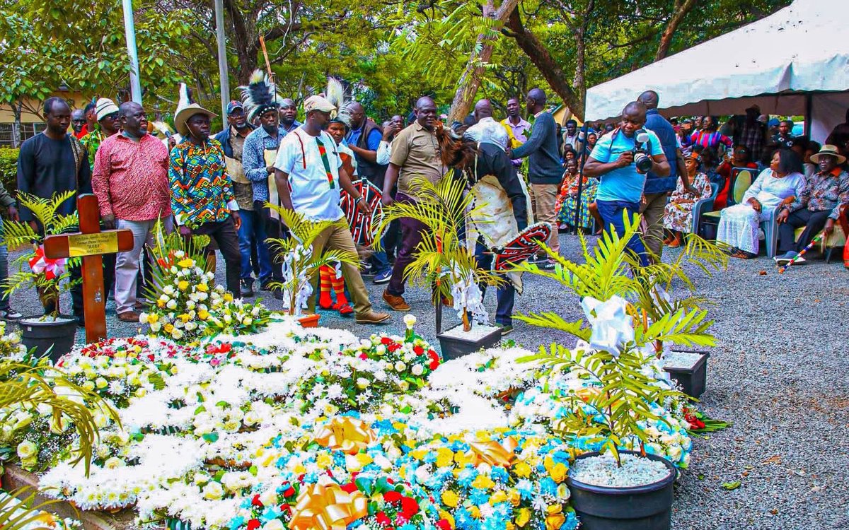 AmakanjiThomas's tweet image. Raila Odinga Junior installed as the head of the family following the passing of Raila Odinga. 
This symbolizes the end of the mourning period.
 #RIPRailaOdinga