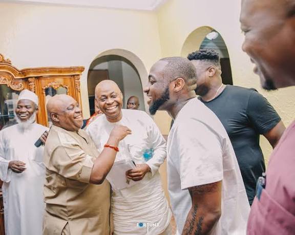 Osunindigenous1's tweet photo. Now that our amiable commander in chief, the No1 chief security officer His excellency @AAdeleke_01 had added another member of his household to the executive governing cabinet members of the state, isn't it great to change the state name from 
"OSUN STATE" 
to "ADELEKE STATE"? https://t.co/3OQVozspHq