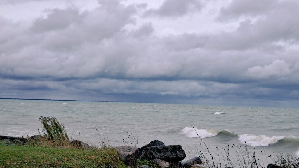 PhotoChaserJ's tweet photo. I'm out on #waterspout patrol this morning on #lakehuron it feels spouty today https://t.co/1q0tTRQzWO