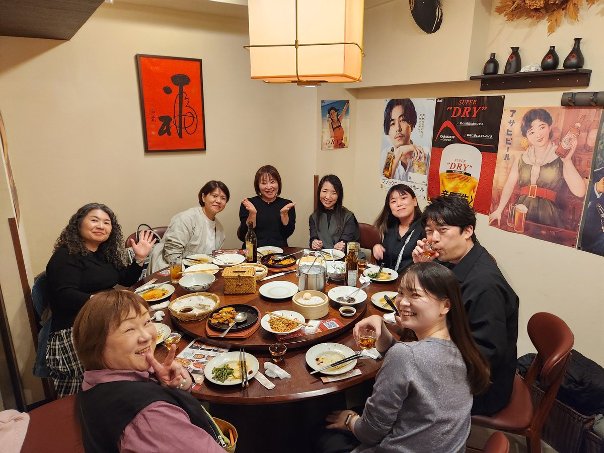 ensembleFlowEF's tweet image. 今日は、ほぼ1ヶ月ぶりの #相澤直人 先生レッスンでした😂1/25の定演に向け、ザーッとたくさん歌い、あっという間の2時間でした。アフターは、赤坂見附の中華屋、円卓を囲んで楽しいひとときでした🍺相澤先生がいると、飲みも人が多い🤩✨ゆめ缶さん、トロサへ気をつけて、行ってらっしゃ～い💃🕺🇪🇸