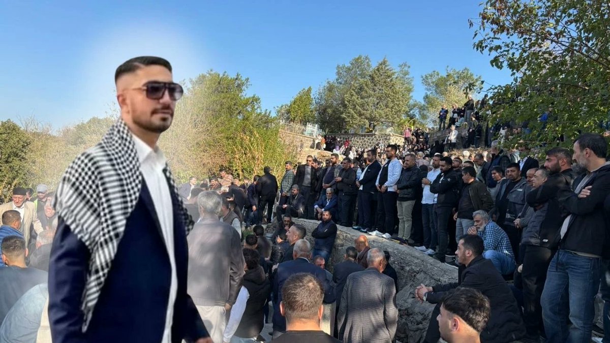 Diyarbakırlı Baran İren gözyaşlarıyla toprağa verildi

🔗 amedtv.com/diyarbakirli-b…