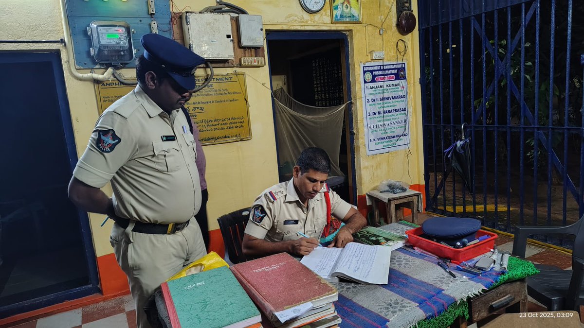 జిల్లా ఎస్పీ శ్రీ వి. విద్యా సాగర్ నాయుడు గారి ఆదేశాల మేరకు నేరాల నివారణ లక్ష్యంగా రాత్రివేళ పకడ్బందీగా గస్తీ విధులు నిర్వహించడం జరుగుతుంది.

<a href="/APPOLICE100/">Andhra Pradesh Police</a>