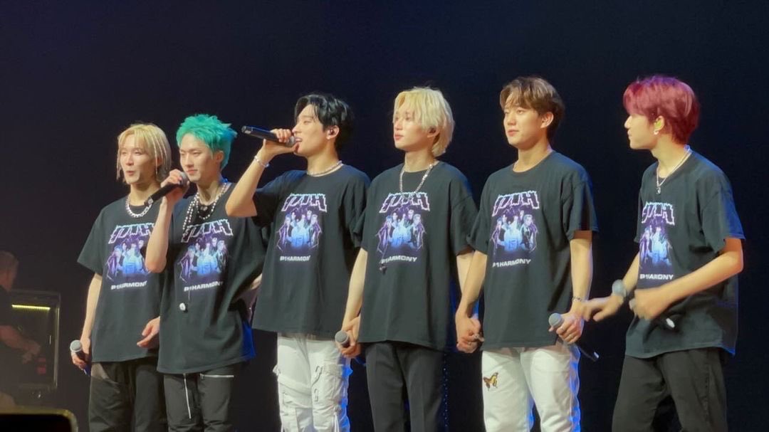 obiviscrying's tweet photo. their first u.s. tour (2022) -> their first arena tour (2025)

honored to have been along the whole ride with my piwon 🖤🩷

#P1Harmony #피원하모니 #P1H #P1ece #피스 #2025PPP #Then_vs_Now @P1H_official https://t.co/uTMXASyfIB