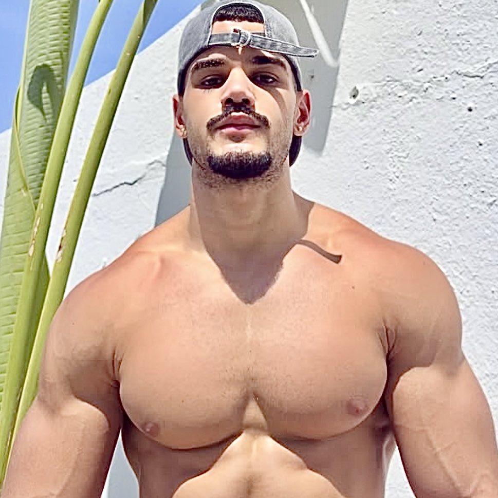 Hungry ta suck dem sexy nips n feed him a tasty load.

#GoodBoysGetTreats #HungryNipslut

#nipworship #nipslut #pecworship #muscletits #nipplay #musclepecs #muscle #gay #musclegays #nipples #pecs #nips #tetas #musclegrowth #musclebuilding #musclesub #tits #muscletop #muscleslut