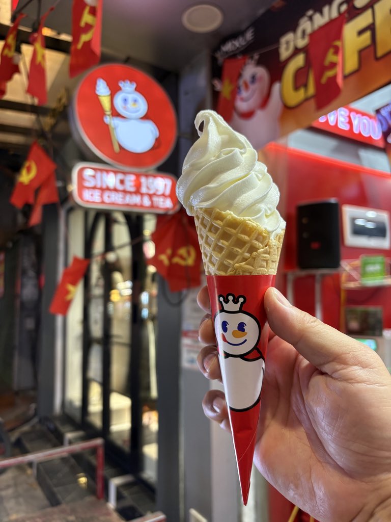 junpokorin3's tweet photo. 57円の至福🥰
#MIXUE  🍦🍦🍦 https://t.co/D5enr78J2O