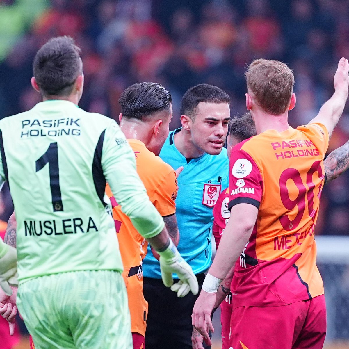 Galatasaray - Göztepe maçının hakemi Oğuzhan Çakır oldu.