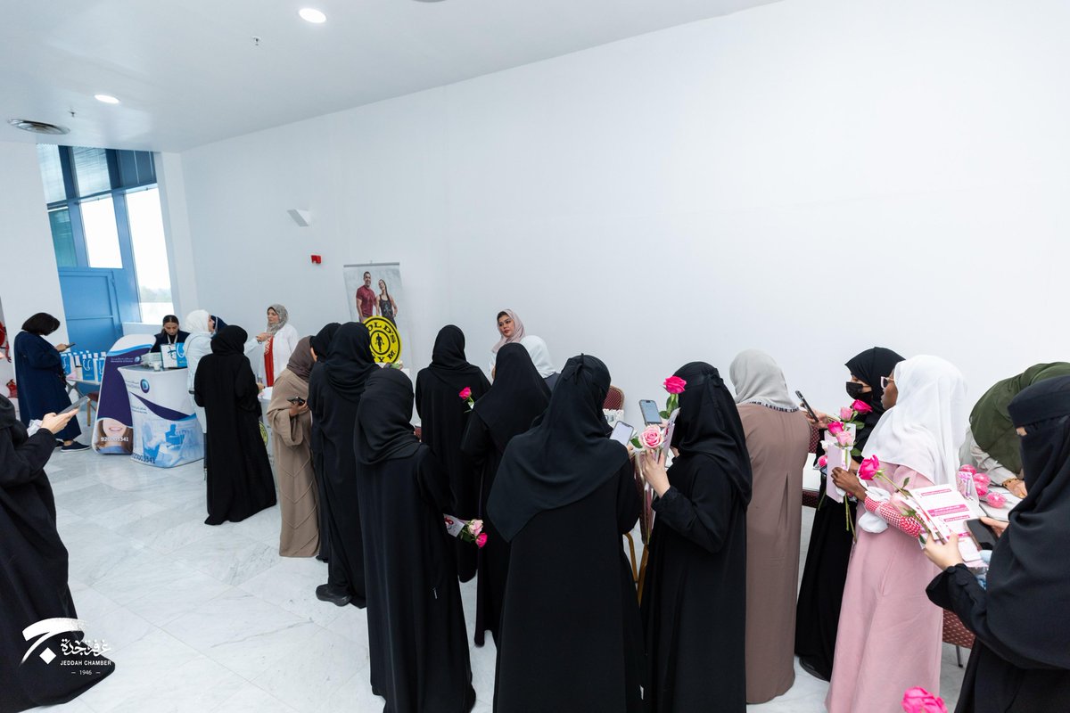 JeddahChamber's tweet photo. شاركت #غرفة_جدة بالتعاون مع @sghjeddah @dentaliaclinics  bioderma ضمن فعاليات شهر التوعية بـ #سرطان_الثدي بعقد لقاء توعوي بعنوان “أهمية الكشف المبكر وطرق الوقاية” 
بهدف تعزيز الوعي وأهمية الكشف المبكر وطرق الوقاية منه https://t.co/Ds4KDQnun6