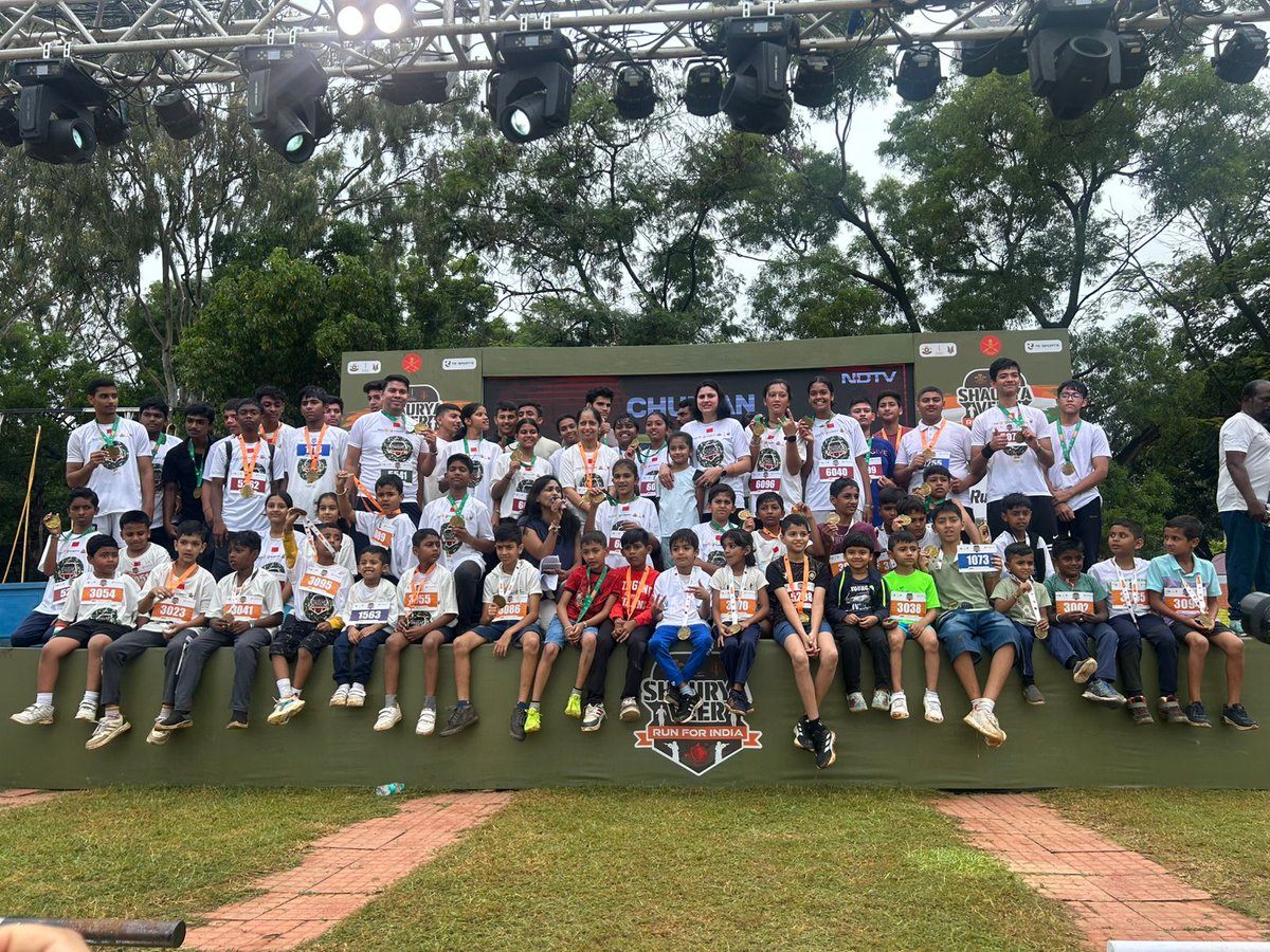 apsprtcbangalor's tweet image. 🇮🇳 With pride in every stride! APS PRTC Bangalore joins Shauryaveer “Run for India” to honor the spirit of our heroes and the nation. 🏃‍♀️💫
#apsprtc 
#running