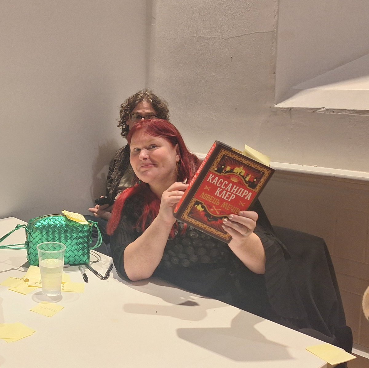 На жаль, мені не зняли відео, але Кассандра Клер сказала, що Ukraine makes THE MOST GORGEOUS EDITIONS EVER.

І це факт.💙💛