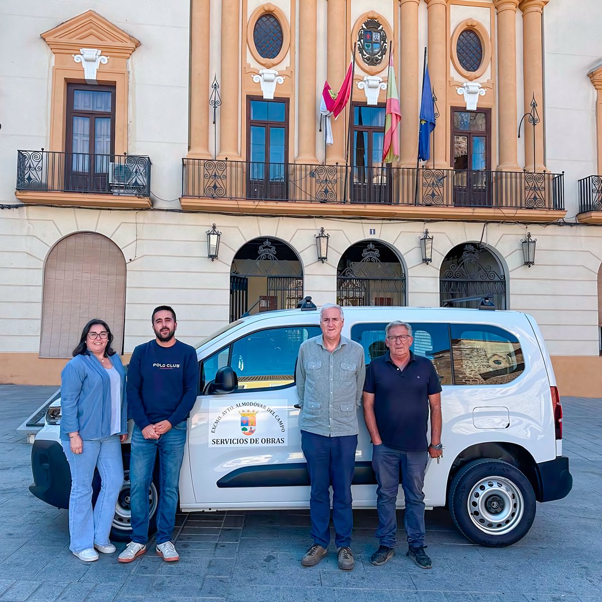 Ayuntamiento de ALMODÓVAR DEL CAMPO (@aytoalmodovarcp) on Twitter photo ✨ Hoy presentamos la nueva furgoneta Citroën Berlingo que se incorpora al parque móvil de nuestro Ayuntamiento, concretamente para reforzar el Servicio de Obras.
Una inversión 24.200 € equipada con cinco plazas,  puerta lateral deslizante y capaz de transportar unos 700 kg. ✨ Hoy presentamos la nueva furgoneta Citroën Berlingo que se incorpora al parque móvil de nuestro Ayuntamiento, concretamente para reforzar el Servicio de Obras.
Una inversión 24.200 € equipada con cinco plazas,  puerta lateral deslizante y capaz de transportar unos 700 kg.