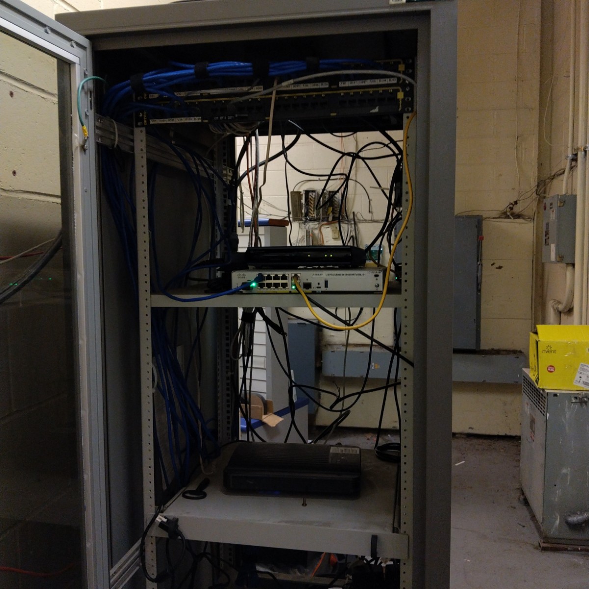 Python0o's tweet photo. I forgot what round I'm on 🥴 but I'm still not leaving the finer details out. Before and after of a NJ @USPS network replacement.
P.S. our downtime for each cutover is under 15sec. If you're a large retailer in need of a refresh, HMU!
#Networking
#networkguru https://t.co/L2bZjdrWpK