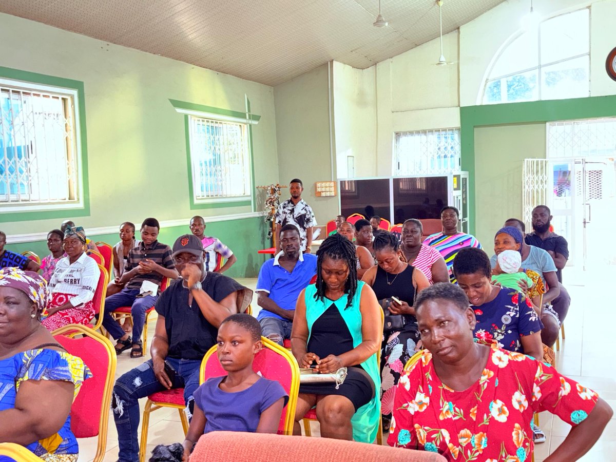 Fafaliorg's tweet image. It’s often hard for local communities in Africa to support their own NGOs due to limited resources, dependency, and capacity gaps. Ghana is no different—but at Fafali, we’re changing that through trust, dialogue &amp;amp; shared responsibility with our communities. 💚

#Fafali #Mileame