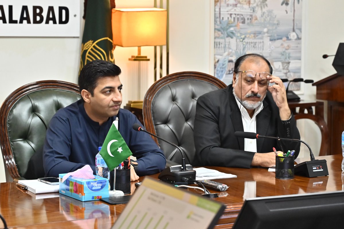 ڈپٹی کمشنر کیپٹن (ر)ندیم ناصر ڈسٹرکٹ ایمرجنسی رسپانس کمیٹی برائے انسداد ڈینگی کے اجلاس کی صدارت کررہے ہیں۔
<a href="/GovtofPunjabPK/">Government of Punjab</a> 
<a href="/MaryamNSharif/">Maryam Nawaz Sharif</a> 
<a href="/TeamMNSharif/">Team MNS</a> 
#GovtOfPunjab #CSPunjab #CMPunjab #DCFaisalabad #deputycommissionerfaisalabad #Faisalabad #DengueAwareness #DenguePrevention