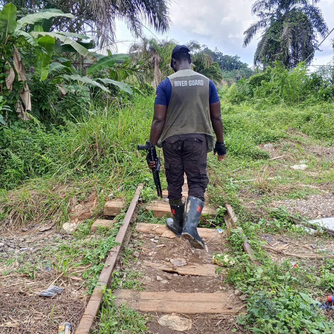 Eben_cobbinah's tweet photo. Great news for Tarkwa Nsuaem! Routine patrols by Blue Water Guards are paying off, with rivers in Akyim Kwawire gradually clearing. Kudos to the team for their dedication to environmental protection #StopGalamseyNow #EnvironmentalConservation #BlueWaterGuards https://t.co/K5vAp1ZUsU