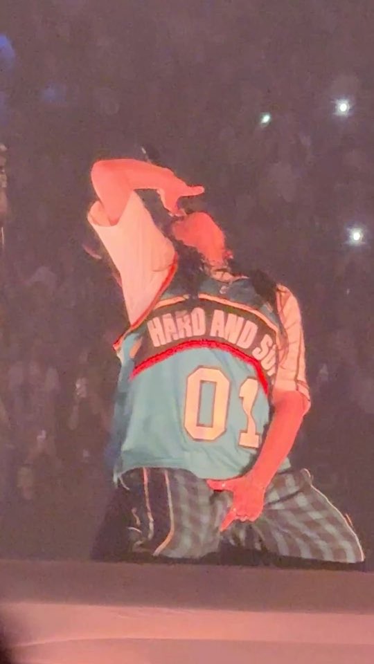 venuscomett's tweet image. the way u can see her-