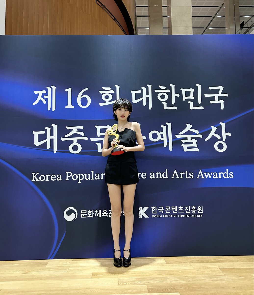 [📸] 251023 @ #대중문화예술상

네버랜드의 사랑 덕분에 아이들이 ‘문화체육관광부 장관표창’을 수상했습니다 🏆
언제나 아이들의 여정을 든든하게 함께 걸어주는 네버랜드, 늘 감사하고 사랑합니다 💜💖

#아이들 #idle
#소연 #SOYEON