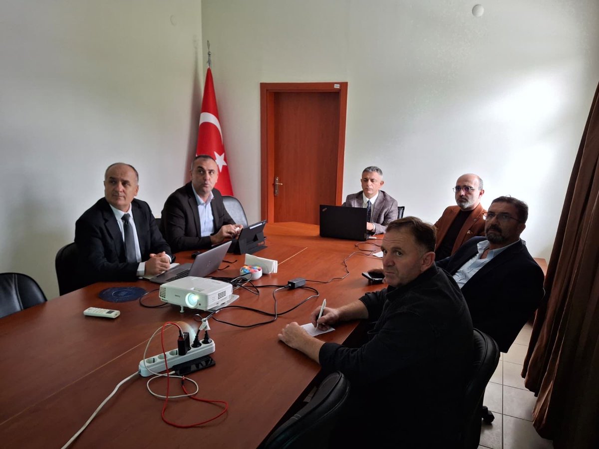 📍 Burdur

TEİAŞ 2. Bölge Müdürü Büşram Çiftçi, Akdeniz Elektrik Dağıtım A.Ş. Yatırım Direktörü Serkan Kükrek ve Burdur Bölge Müdürü Özgür Bulut ile bir araya gelerek ilimizde yaşanan enerji sorunlarını ve 2026 yılı yatırım planlarını değerlendirdik. ⚡

Cumhurbaşkanımız Sayın